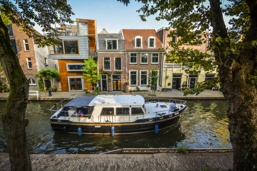 Holandsko na lodi i mimo loď 19. dubna